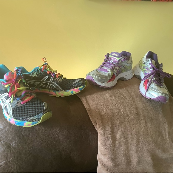 2 pair 7.5/39 ASIC women shoes - Picture 5 of 6